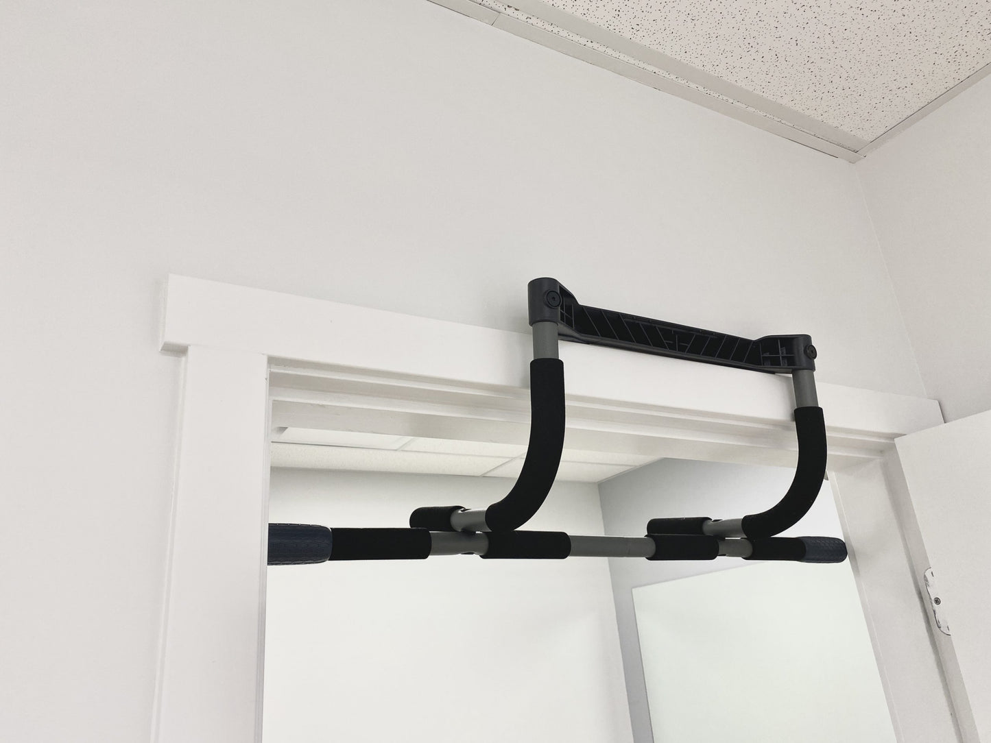 Pull Up Bar: Portable